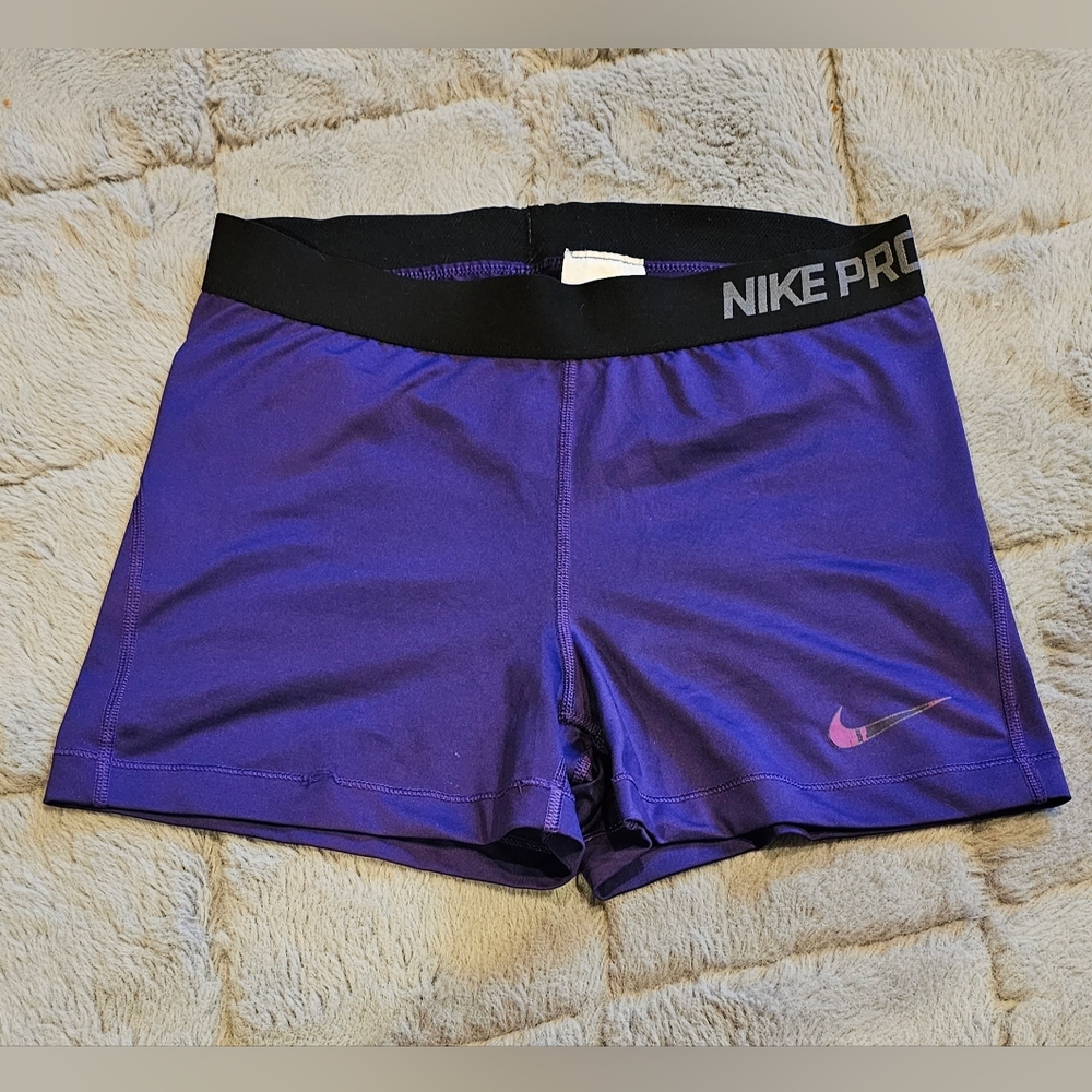 Nike Pro training 3" Purple shorts Size-L